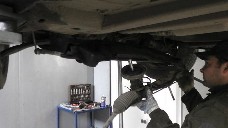 Снятие рулевой рейки Citroen C4 для ремонта